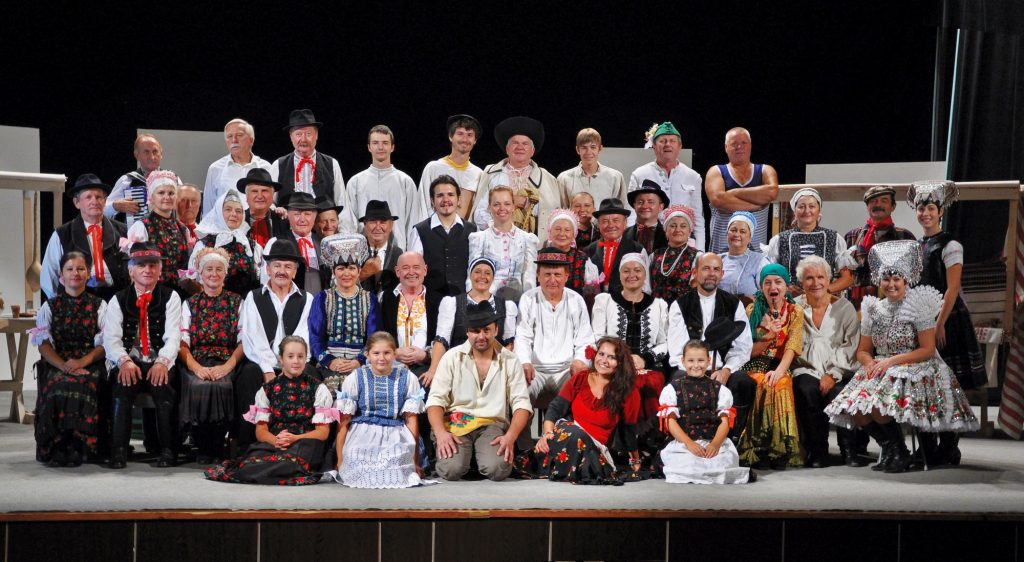 Divadlo v Kozárovciach oslavuje 100 rokov