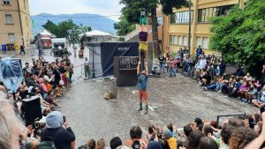 Talianska akrobatická dvojica Rasoterra Circo s cyklo-akrobatickou show Happiness_Foto_Ján Fakla