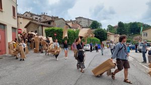 Kolektívna recyklácia kartónov z hradu Penna & Billi do zberných surovín_Foto_Ján Fakla