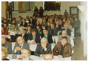 Účastníci vedeckej konferencie pri príležitosti 100. výročia narodenia Valentína Beniaka (1994). Foto: Marián Gajdoš